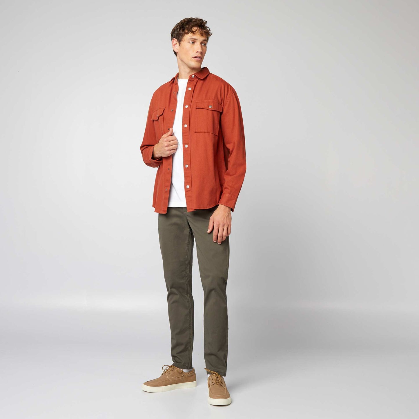 Pantalón chino slim KAKI