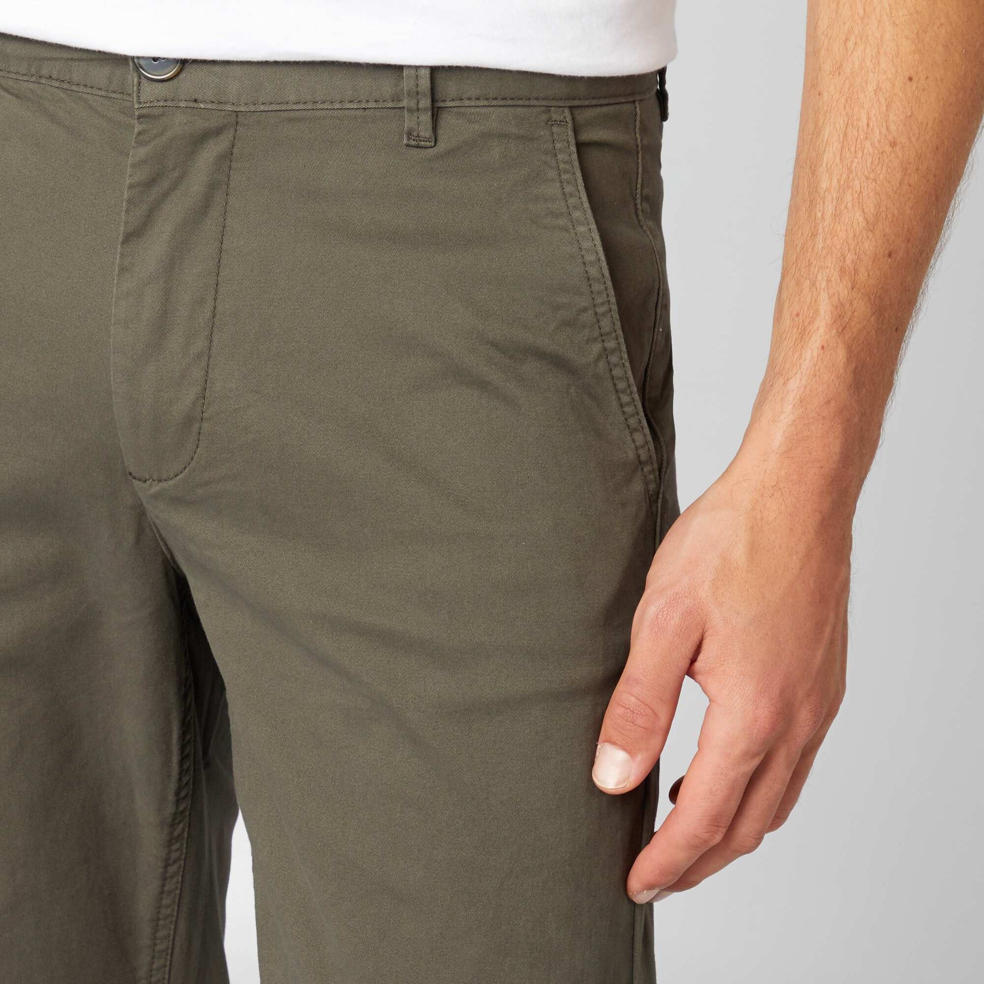 Pantalón chino slim KAKI