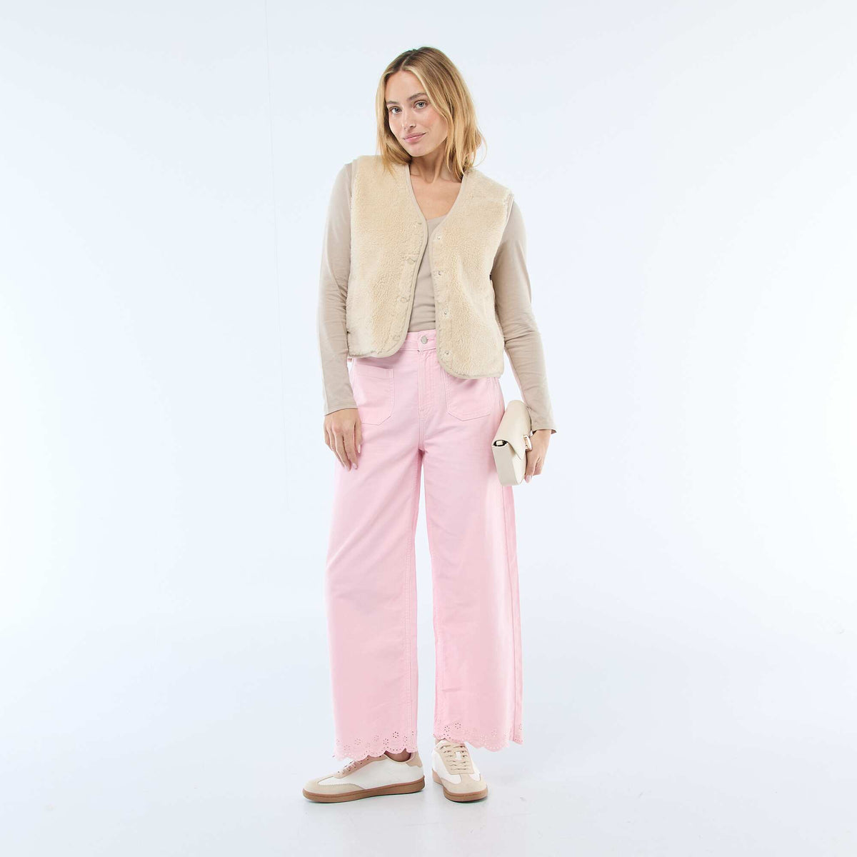 Camiseta cuello en pico BEIGE