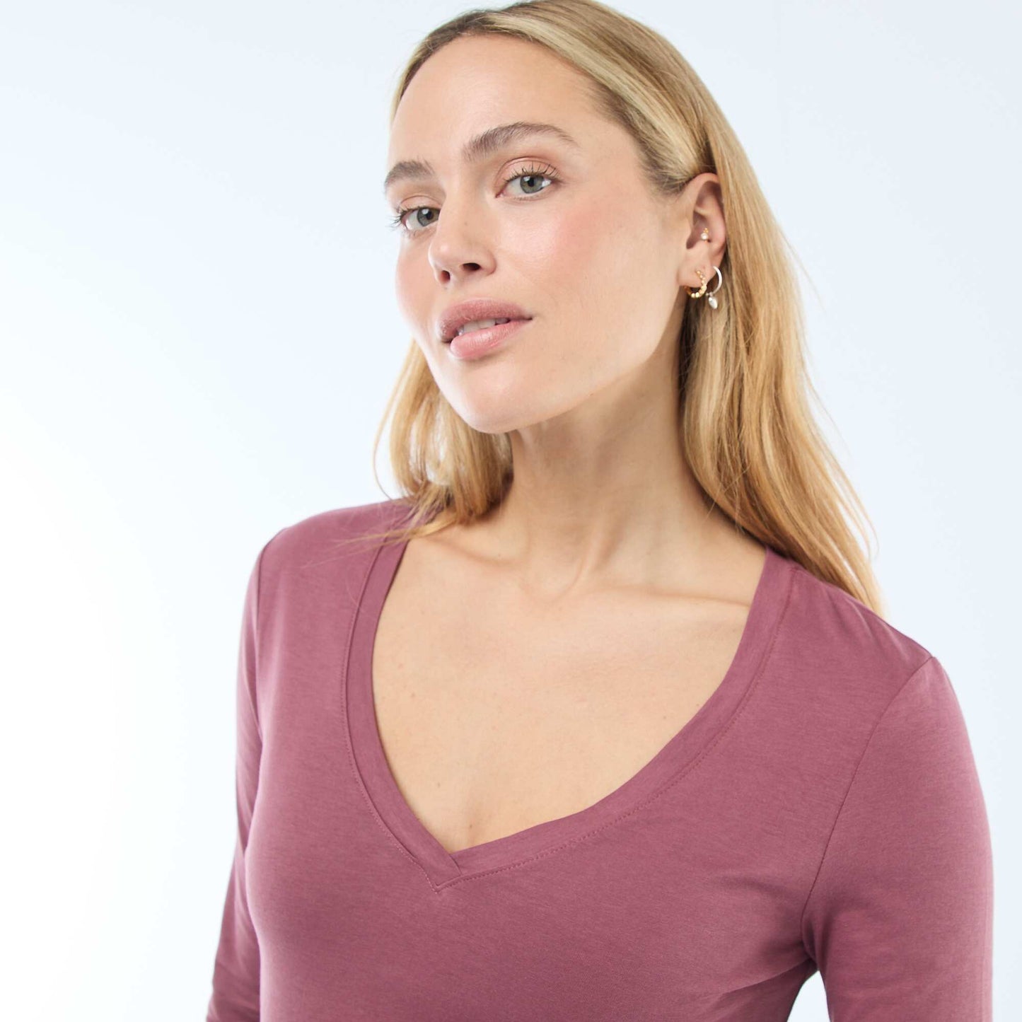 Camiseta cuello en pico ROSA