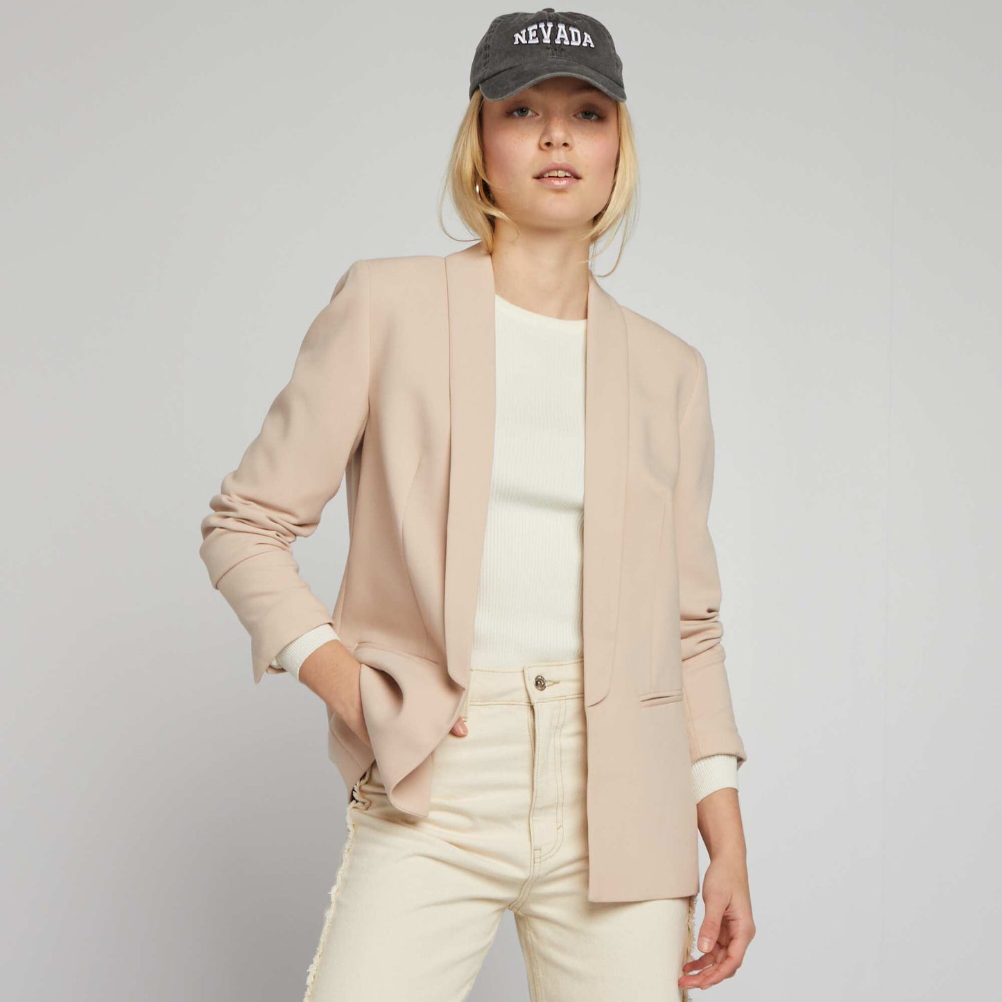 Chaqueta blazer semilarga BEIGE