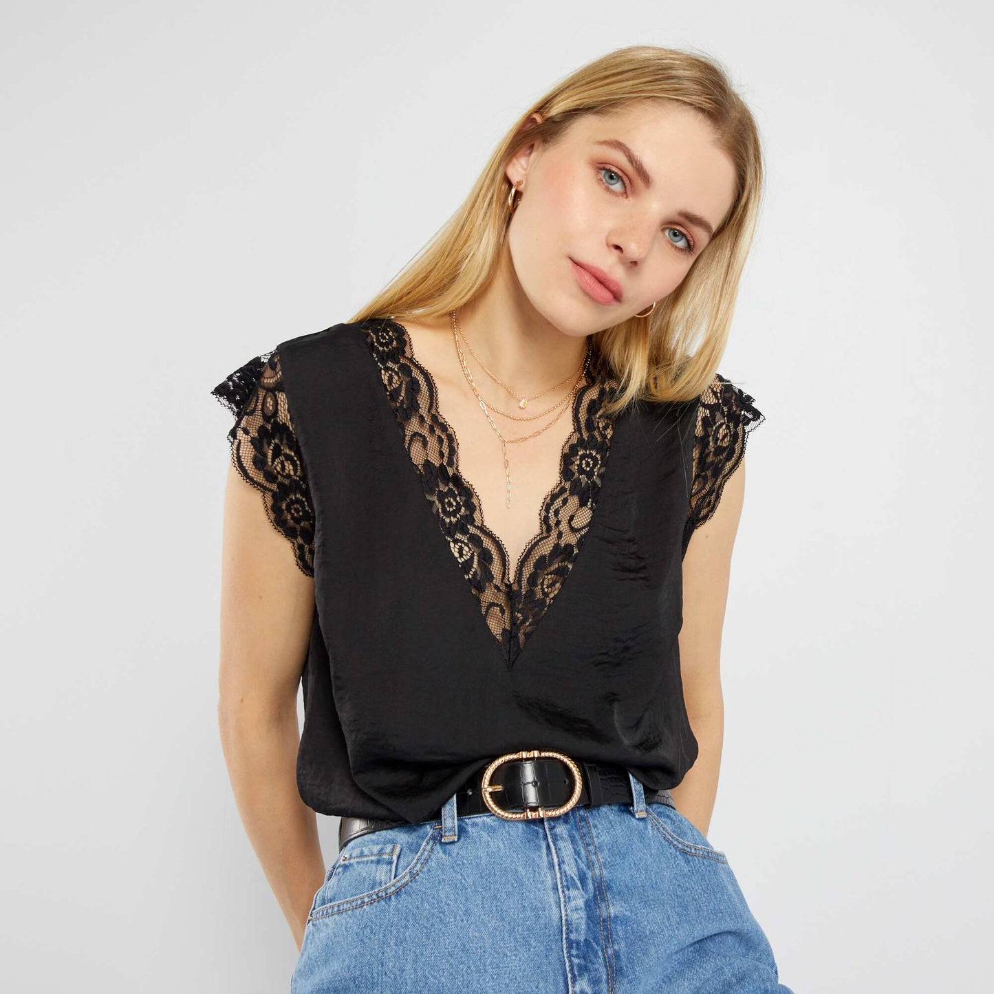 Blusa satinada con encaje Negro