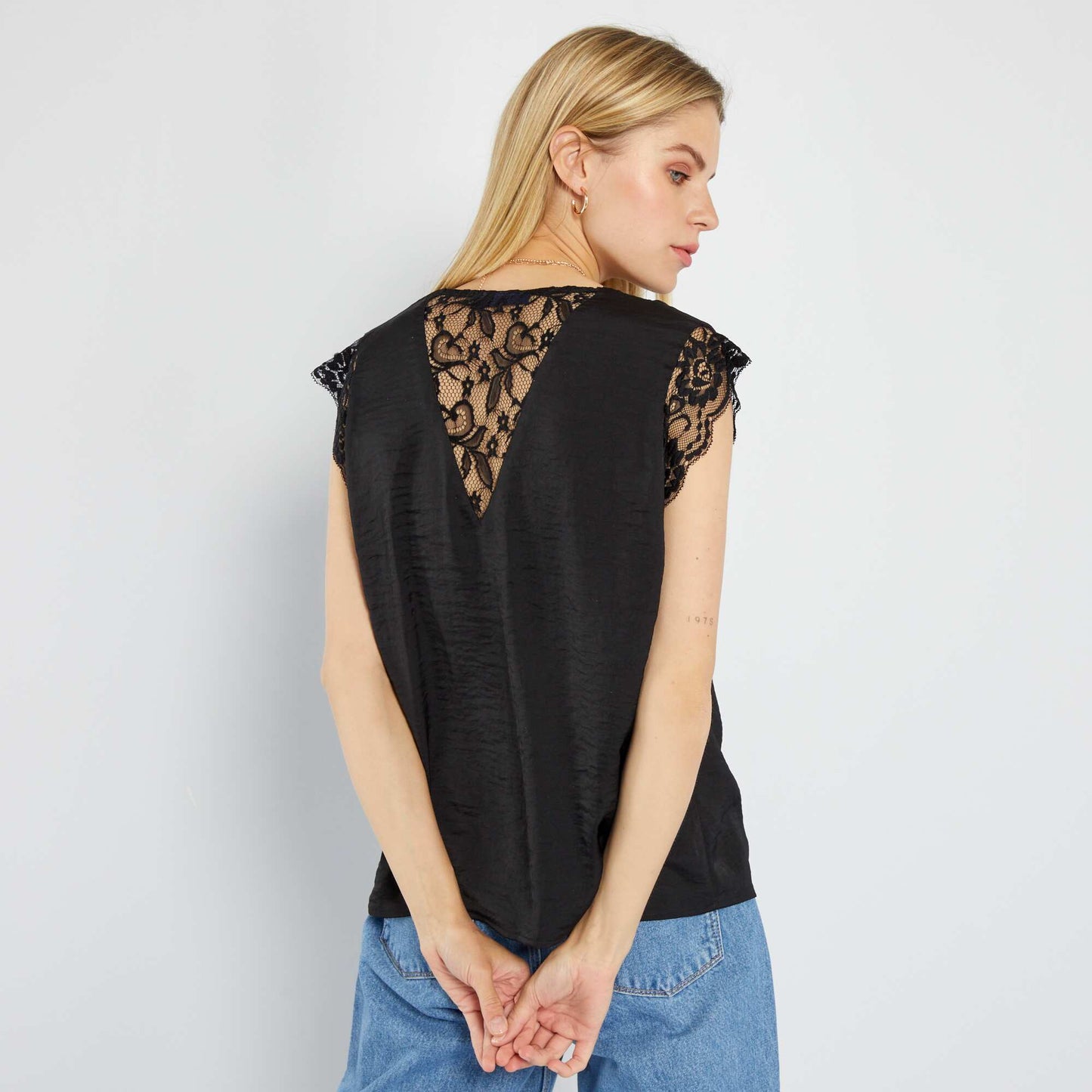 Blusa satinada con encaje Negro