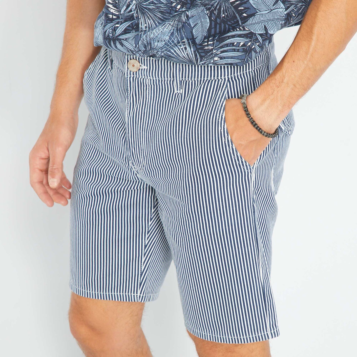 Bermudas tipo chino con talle est ndar AZUL