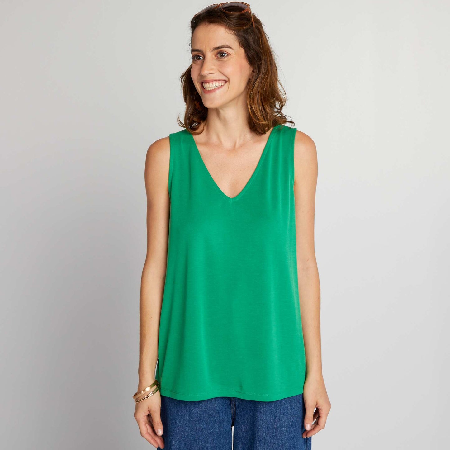 Camiseta de tirantes con cuello de pico VERDE