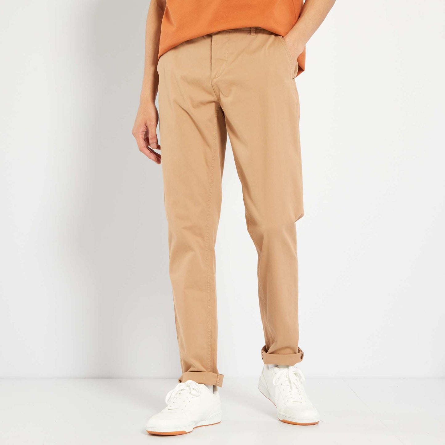 Pantalón chino slim beige