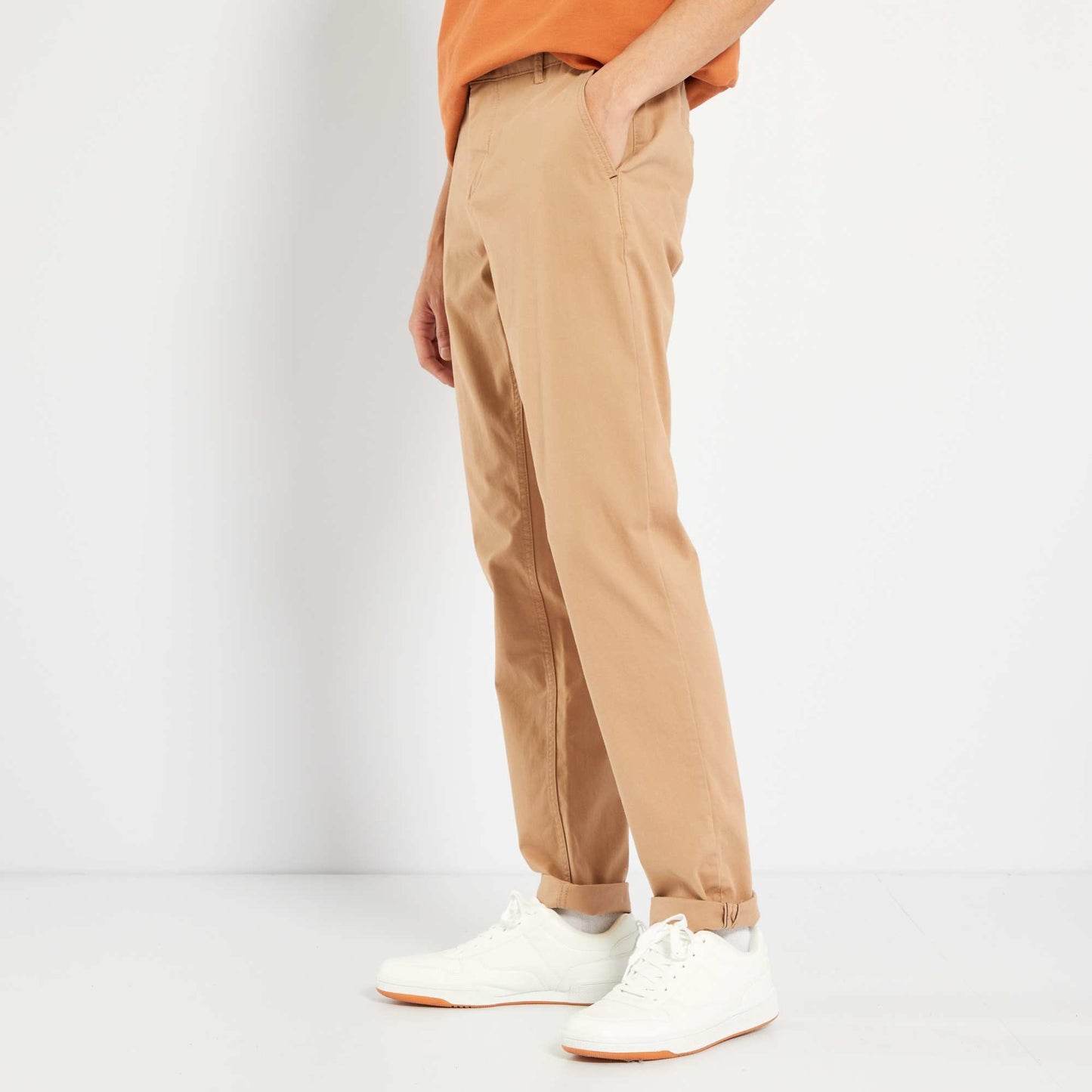 Pantalón chino slim beige