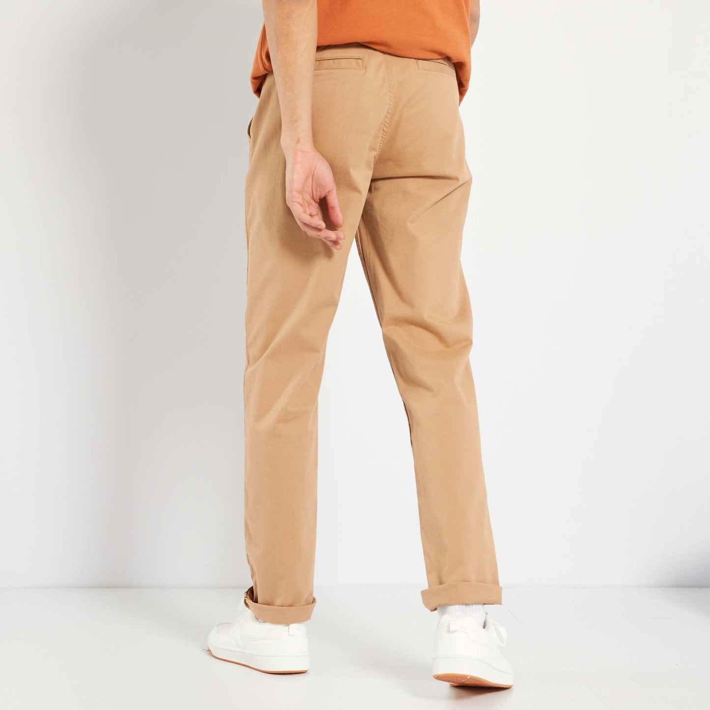 Pantalón chino slim beige