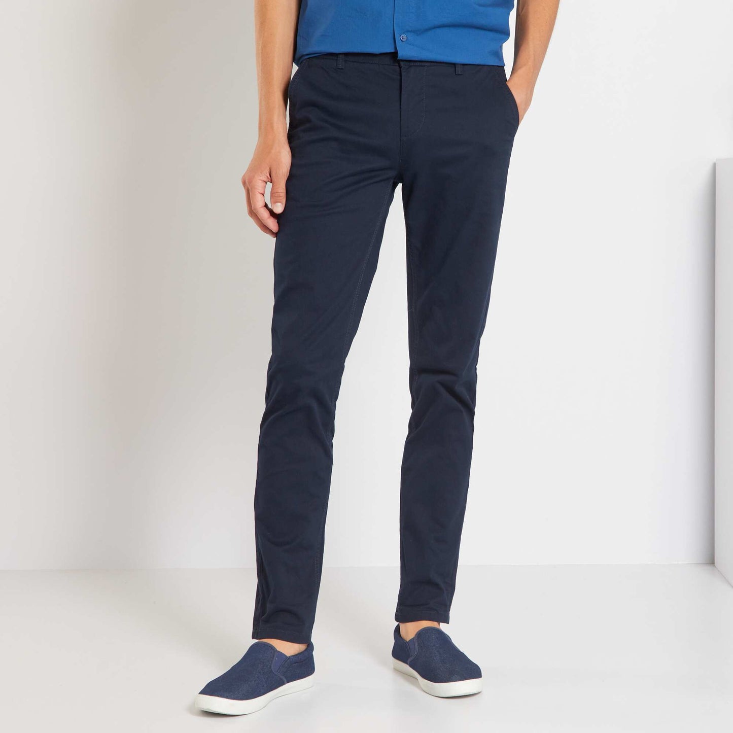 Pantalón chino slim azul