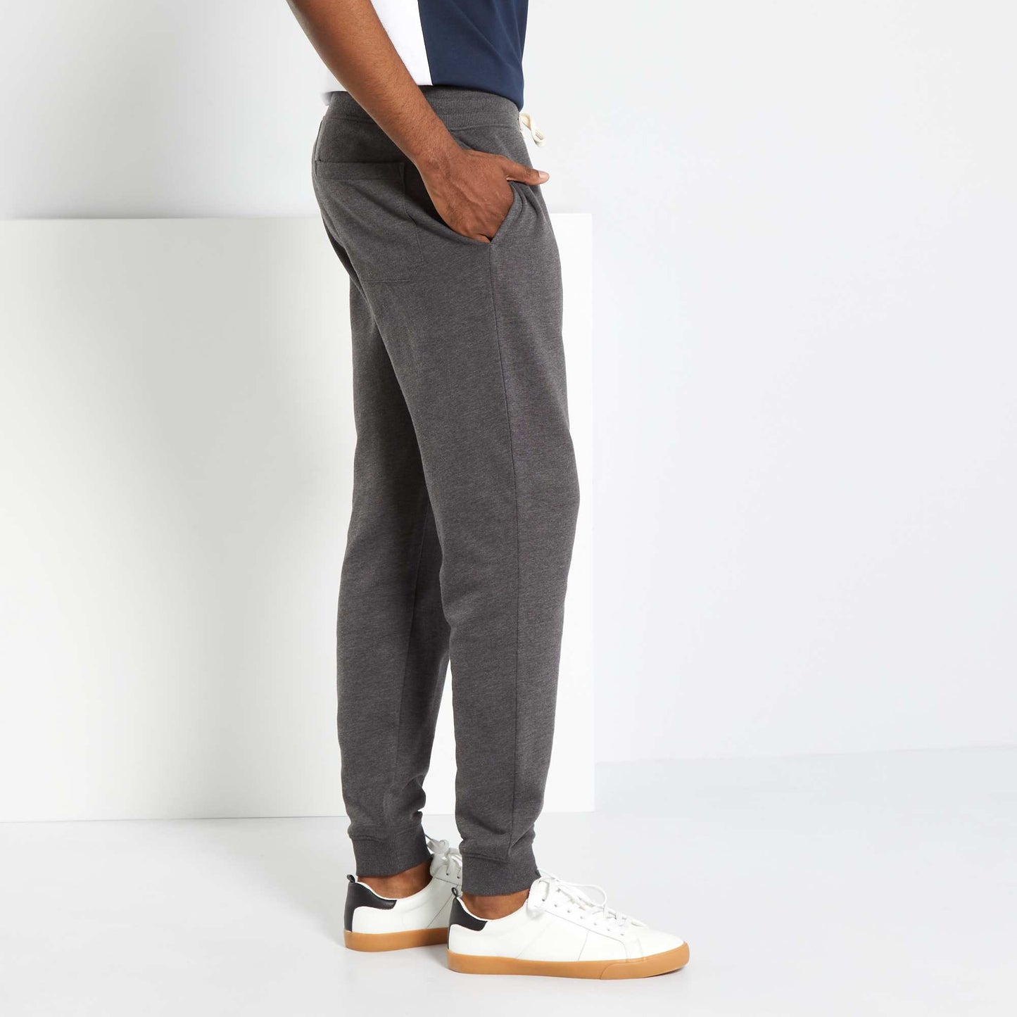 Pantalón deportivo GRIS