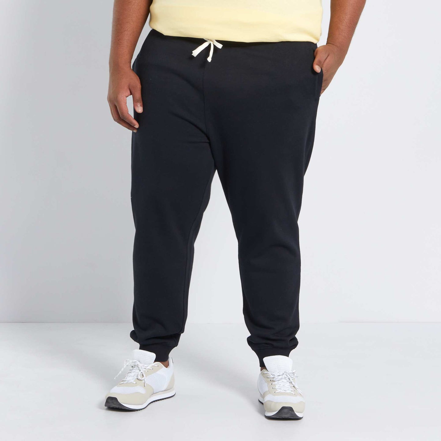 Pantalón deportivo negro