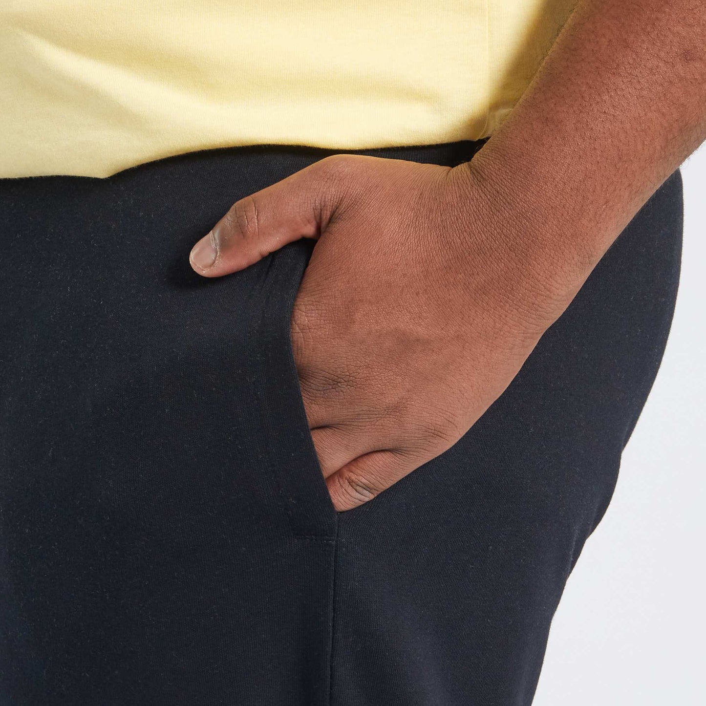 Pantalón deportivo negro