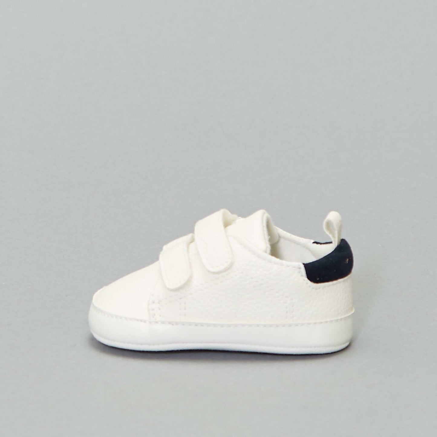 Zapatillas bicolor con velcro blanco nieve