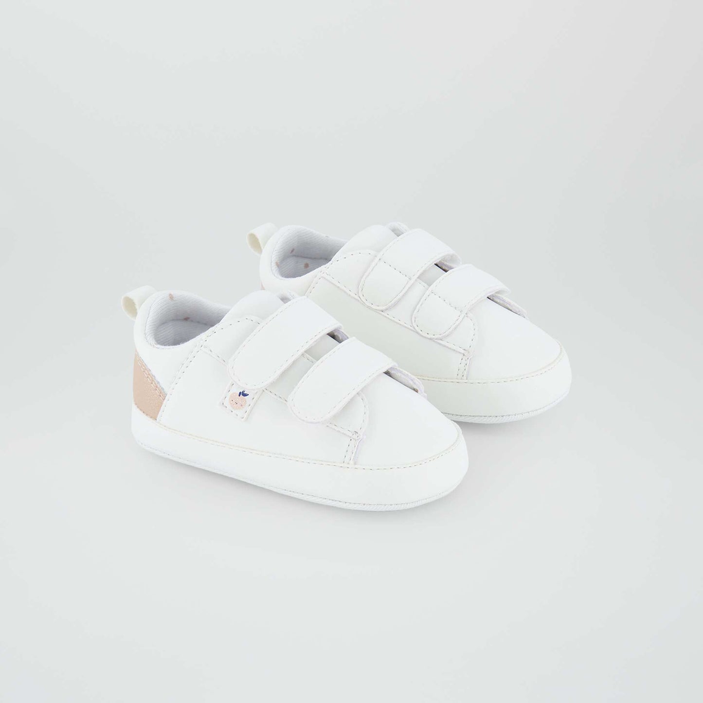 Zapatillas modernas con velcros BLANCO