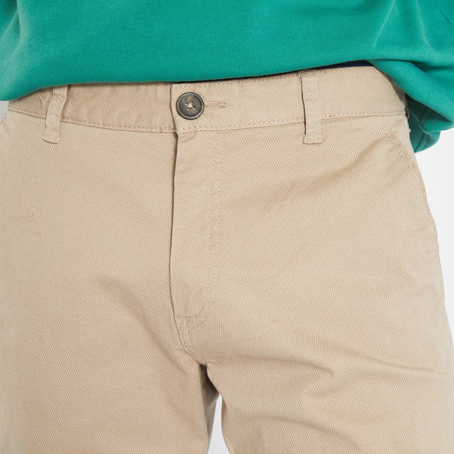 Pantalon chino regular con estampado BEIGE