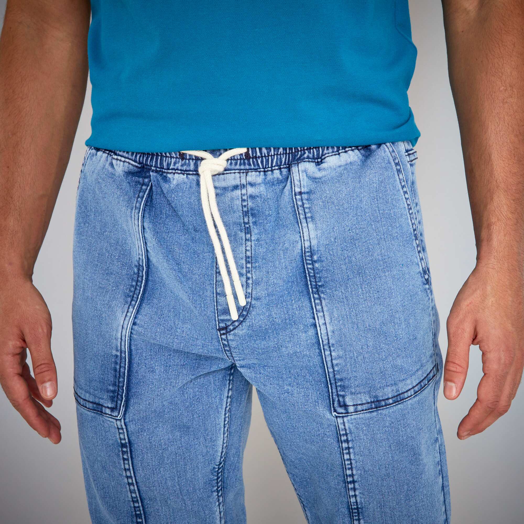 Jean jogger con cintura el stica AZUL