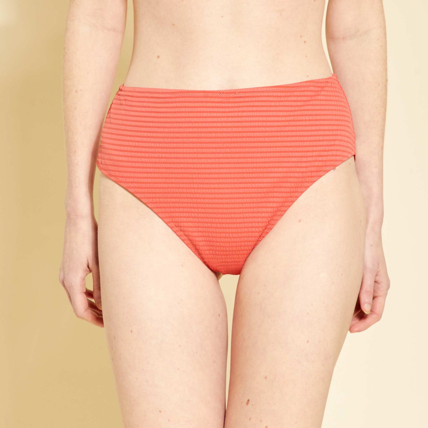 Braguita de bikini de microfibra con textura rojo frambuesa